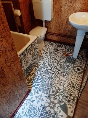 Badewanne, Toilettenpapier