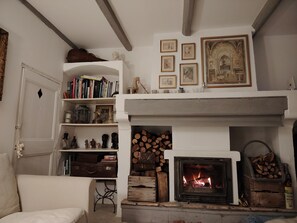 Interior - Small farmhouse with AC in the Alpilles, 15 mn baux de Provence, 3mn Mouries (Saint-Martin-De-Crau)