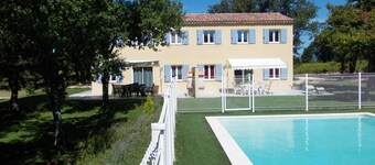 VIIME Villa 4 km GRIGNAN Drome Provencalessa altaassa ja ilmastointi. 15 henkilöä. MAX