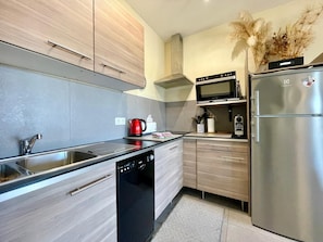 Fridge, microwave, oven, stovetop