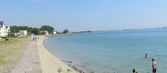 Furnished *** in Saint-Vaast-la-Hougue facing the sea and the island of Tatihou