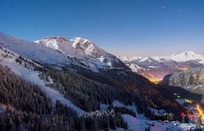 A snow-covered mountain landscape with a ski resort in the valley. - Avoriaz Charming T2 apartment at the foot of the slopes for 4/5 people (Avoriaz)