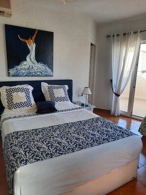 2 bedrooms, iron/ironing board, travel cot, WiFi