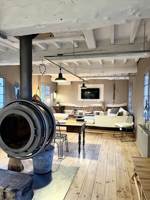 3 bedrooms, iron/ironing board, travel cot, free WiFi