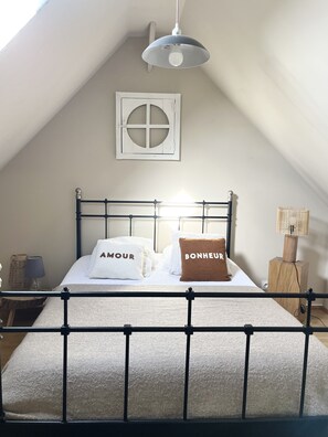 3 makuuhuonetta, silitysrauta/-lauta, vauvan matkasänky, ilmainen Wi-Fi