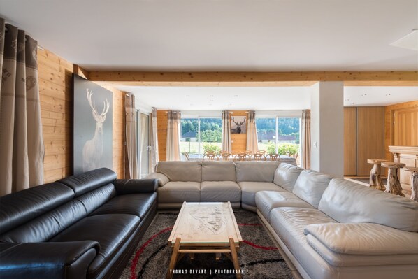 TV, DVD player, table football, ping pong