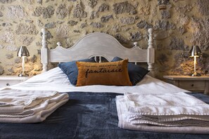 4 bedrooms, iron/ironing board, travel cot, free WiFi - Rental in Nerac en Albret, stone built house, detached, renovated. (Nérac)