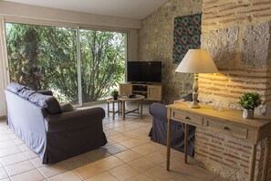 TV, DVD player, table tennis, books