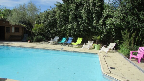 حمّام سباحة خارجي