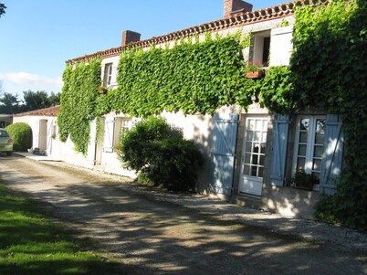 Country house with private pool, sleeps 10, calm and rest, Mache