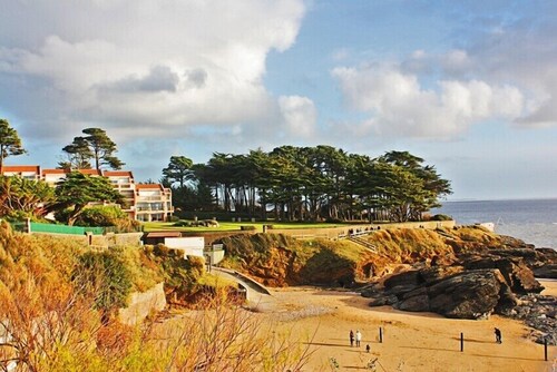 House with garden by the sea in Pornic. Nearby beach.