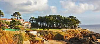 House with garden by the sea in Pornic. Nearby beach.