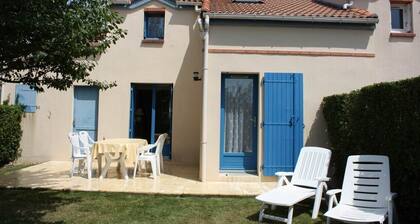 House with garden by the sea in Pornic. Nearby beach.