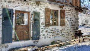 A rustic stone building with wooden shutters and a balcony. - Chalet Jamoo, an authentic renovated farmhouse in the heart of the Aravis mountains  (Entremont)