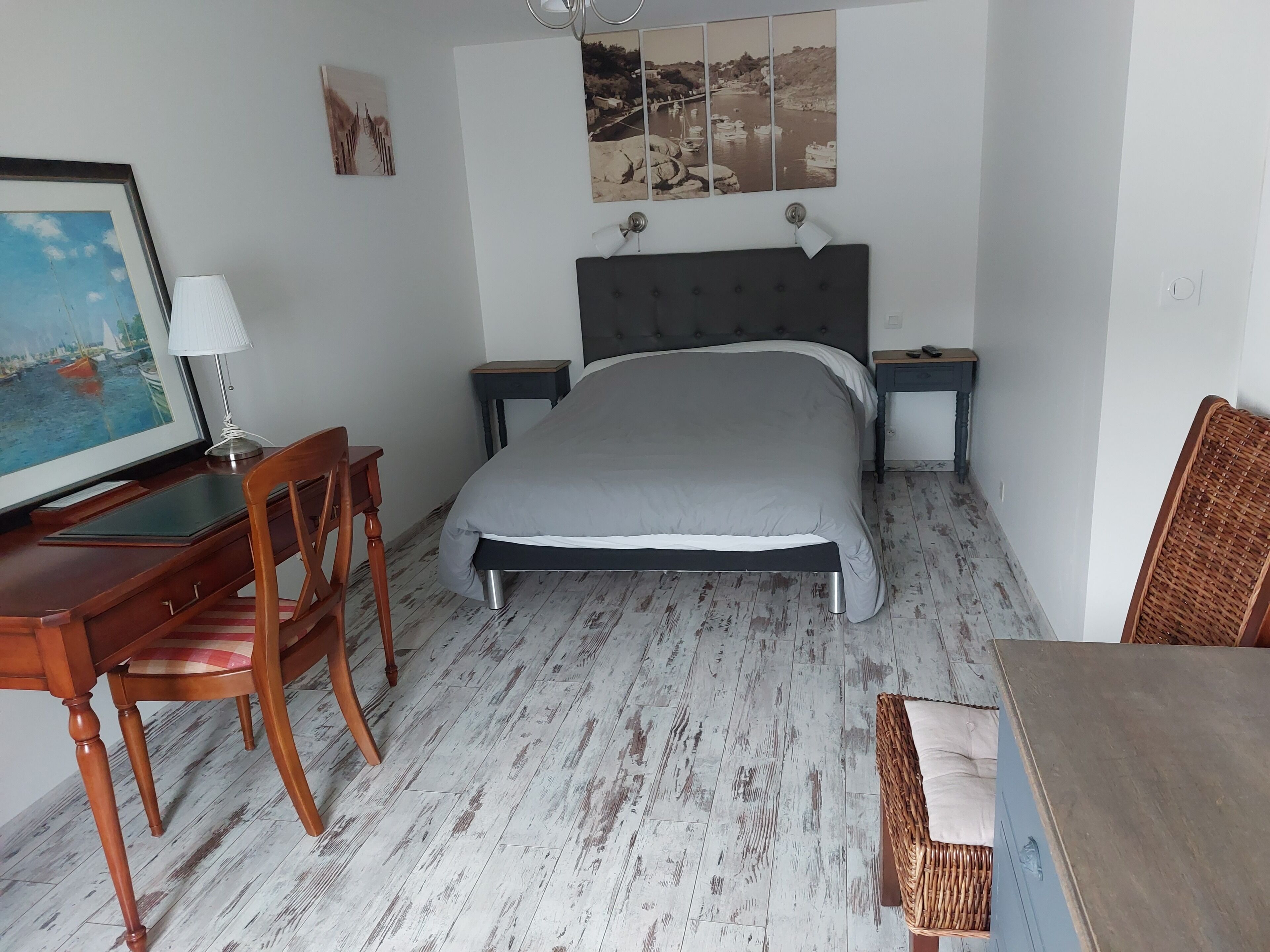 3 makuuhuonetta, silitysrauta/-lauta, ilmainen Wi-Fi, vuodevaatteet