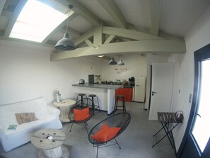 Books - Noirmoutier house in the heart of Old and 100 meters from the beach (Noirmoutier-En-L'île)