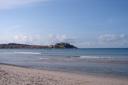 CALVI MAISON CHALET  jardin privatif  barbecue calme 