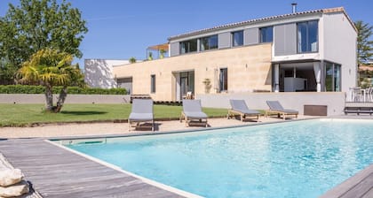 Zeitgenössisches Architektenhaus 4 Schlafzimmer, 3 SDE, mit beheiztem Pool