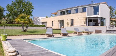 Architect-designed house with heated pool in the heart of the Luberon - Air-conditioned first floor-