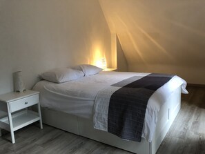 3 間睡房、熨斗/熨衫板、可攜式嬰兒床、免費 Wi-Fi