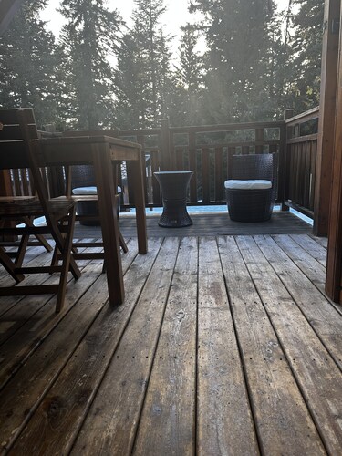 Charming individual chalet, very comfortable, located at the bottom of the ski slopes