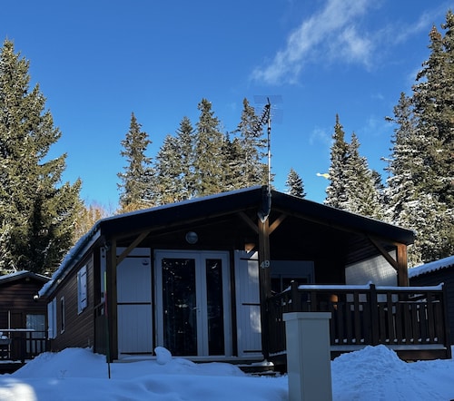 Charming individual chalet, very comfortable, located at the bottom of the ski slopes