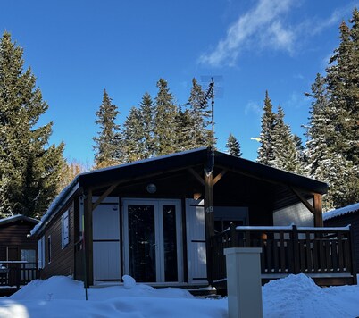 Charming individual chalet, very comfortable, located at the bottom of the ski slopes