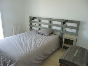 4 bedrooms, iron/ironing board, WiFi