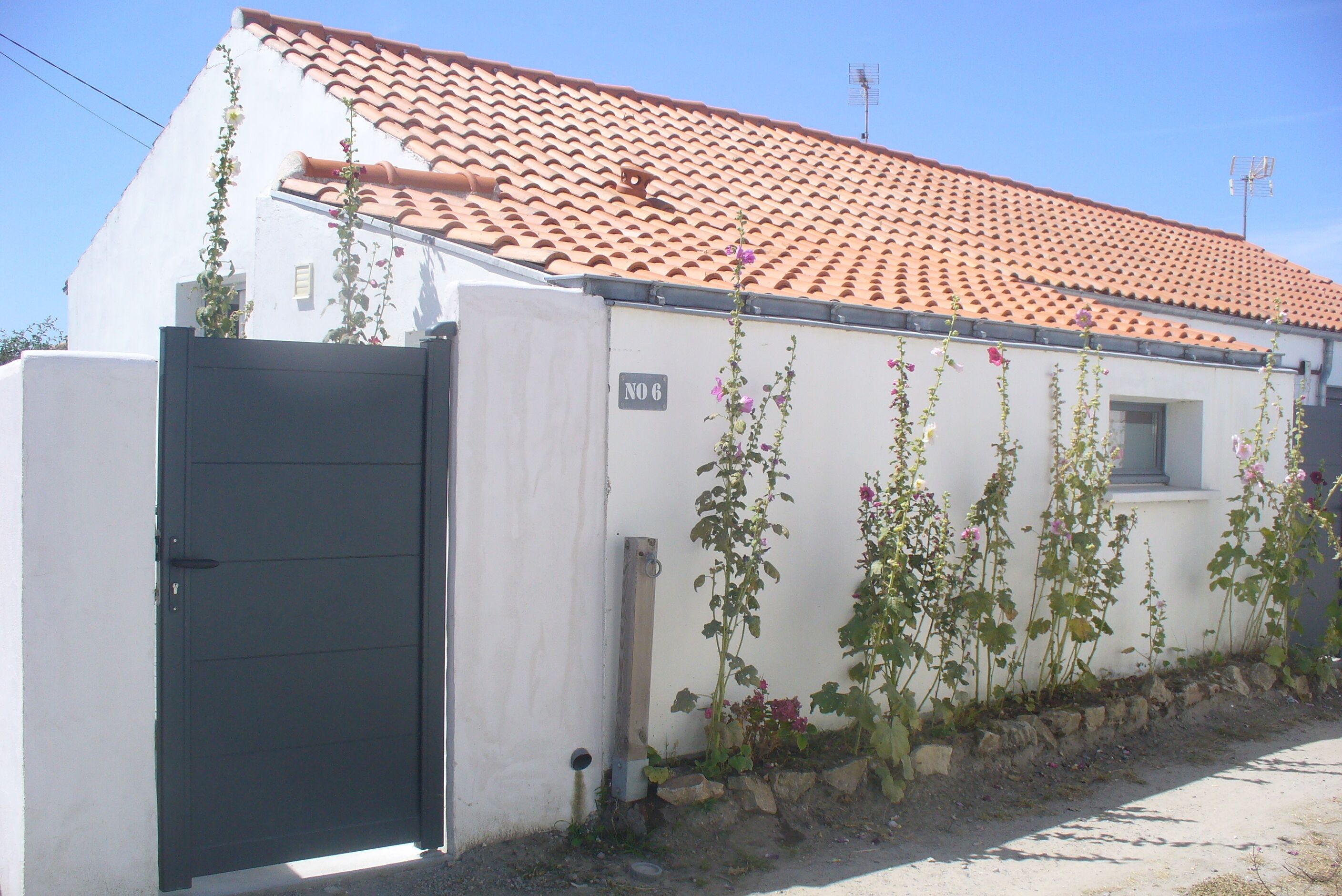 Maison côté rue/ chemin privé