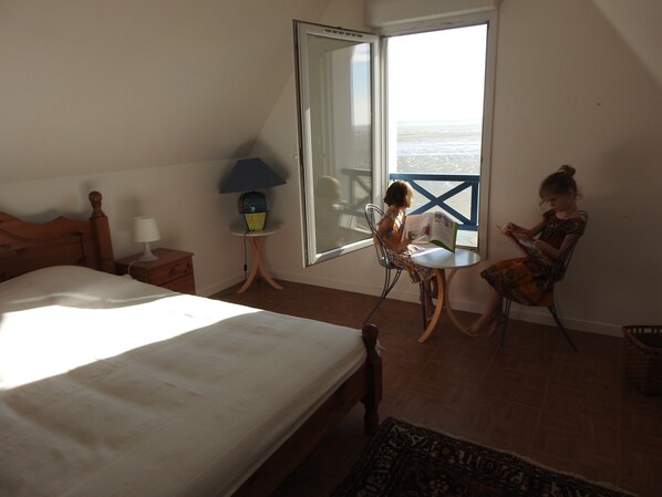 3 bedrooms, iron/ironing board, Internet, bed sheets