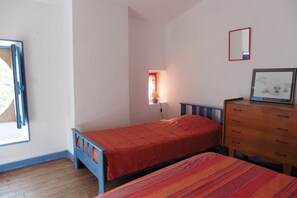 7 chambres, fer et planche à repasser, Wi-Fi gratuit