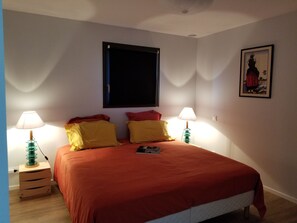 3 Schlafzimmer, Schreibtisch, Bügeleisen/Bügelbrett, WLAN