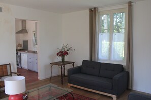 TV, fireplace, stereo