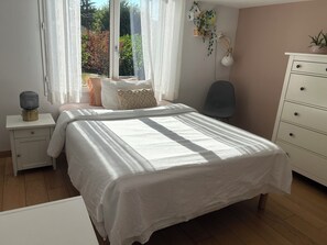 4 Schlafzimmer, Schreibtisch, Bügeleisen/Bügelbrett, kostenloses WLAN