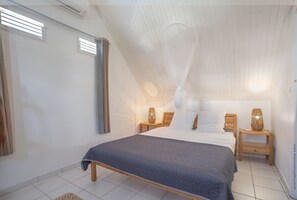 5 bedrooms, iron/ironing board, free WiFi, bed sheets