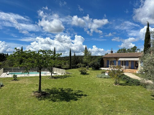 villa, countryside, quiet, spacious (8 persons), secure swimming pool.