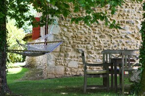 Outdoor dining - Charm and comfort in an authentic Périgord farm completely renovated (Vergt)