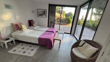 5 chambres, coffres-forts dans les chambres, fer et planche Ă repasser
