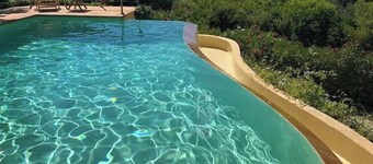 Domaine du Cap Nègre magnifique villa style le Corbusier à 3' de la mer