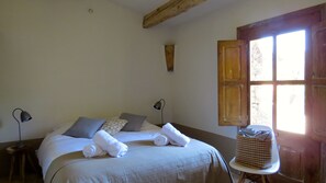 4 bedrooms, iron/ironing board, travel cot, free WiFi