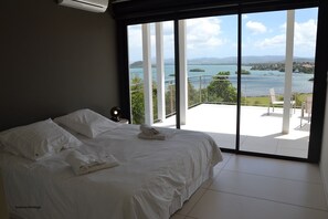 5 chambres, coffres-forts dans les chambres, fer et planche à repasser