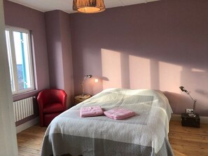 3 dormitorios, tabla de planchar con plancha, wifi y ropa de cama