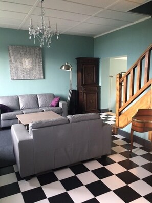 Una televisión, un reproductor de DVD