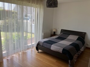2 bedrooms, iron/ironing board, WiFi, bed sheets - Apartment T3 in Larmor beach 5 minutes walk from the beaches (Larmor-Plage)