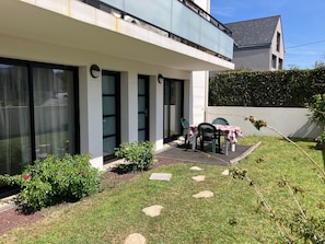 Outdoor dining - Apartment T3 in Larmor beach 5 minutes walk from the beaches (Larmor-Plage)