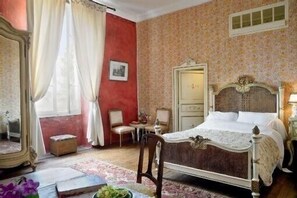 6 habitaciones, tabla de planchar con plancha y cuna de viaje 