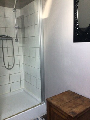 Combined shower/tub, hair dryer, toilet paper - Magnificent barn, 8 people 4 bedrooms, private heated pool, countryside (Brengues)