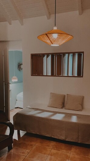 1 habitación, tabla de planchar con plancha, wifi gratis y ropa de cama 