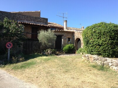 Lodging in the heart of a village perched 500m above sea level in Provence Verte