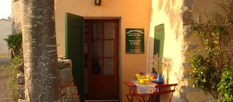 Lodging in the heart of a village perched 500m above sea level in Provence Verte